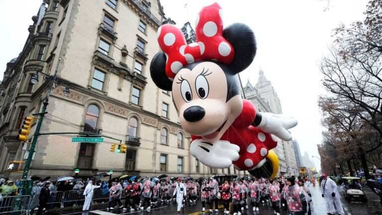 18185436 112125 wabc ap minnie mouse parade img