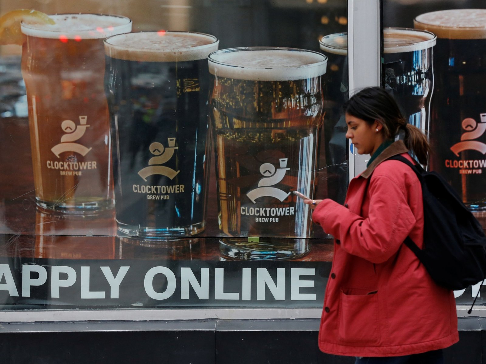 2017 11 09T185706Z 1483424649 RC122788DC40 RTRMADP 3 GLOBAL UNEMPLOYMENT 1754721698