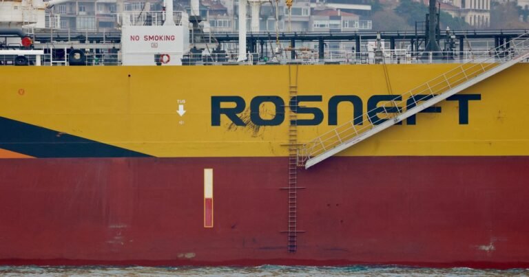 2025 10 15T155706Z 948933989 RC27EBA2G9O4 RTRMADP 3 BRITAIN RUSSIA SANCTIONS 1761181127 1764206627.j