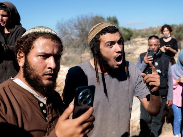 2025 10 29T083351Z 1364556703 RC2KLHALEBVV RTRMADP 3 ISRAEL PALESTINIANS OLIVES SETTLERS 1762601916