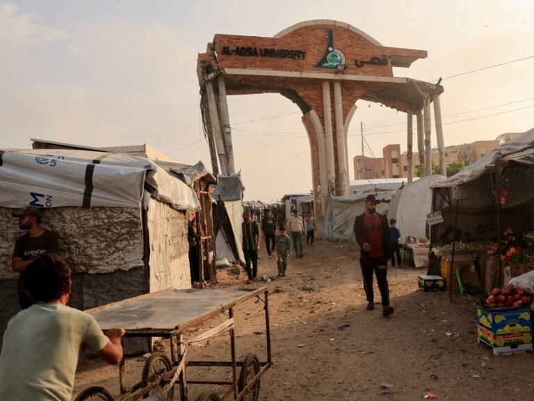 2025 11 26T092806Z 246588829 RC213IACKR50 RTRMADP 3 ISRAEL PALESTINIANS GAZA DISPLACED 1764231354.jp