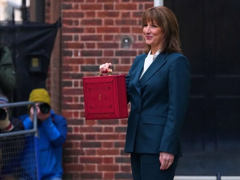 2025 11 26T122721Z 21249856 RC2B4IA2U4GE RTRMADP 3 BRITAIN BUDGET 1764173972