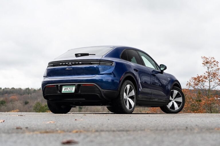 2025 Porsche Macan Electric 015