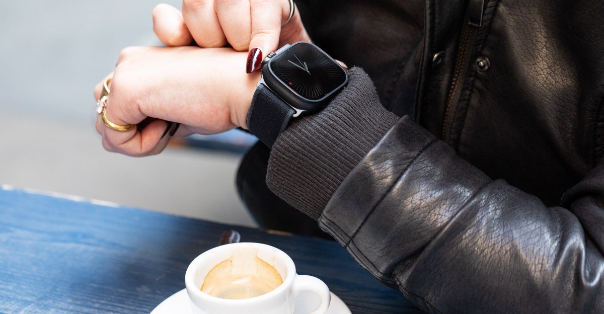 247272 Apple Watch Ultra 2 Black AKrales 0116