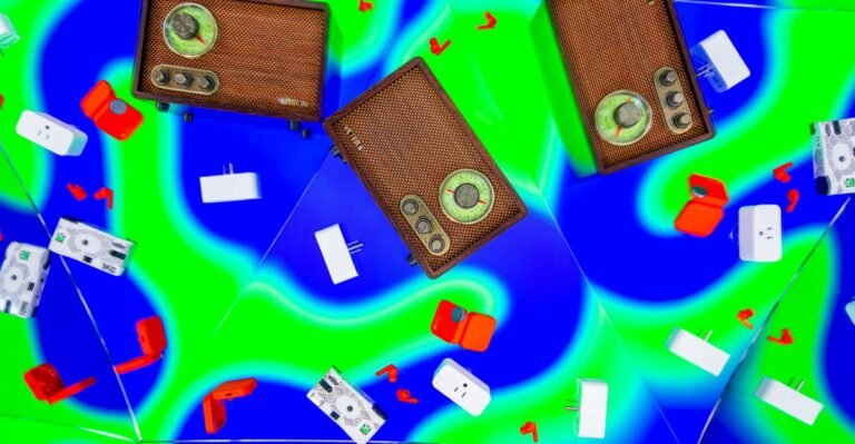 257851 2025 UNDER 100 Holiday Gift Guide AKrales 6169