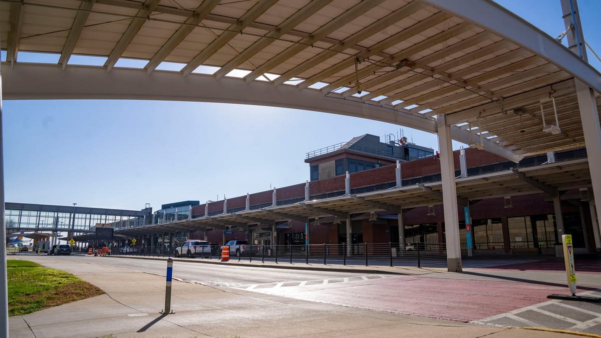 87091559007 dsm airport ls 19