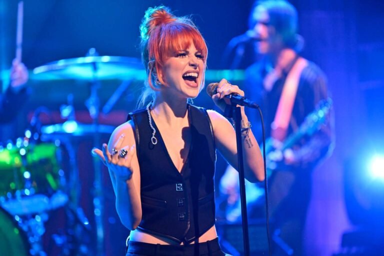 Hayley Williams return 072823 tout 401b2fb64ba9422ab991dc5696db2087