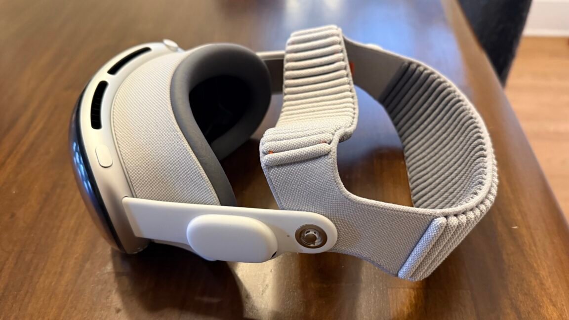 M5 Vision Pro 1152x648 1764105014