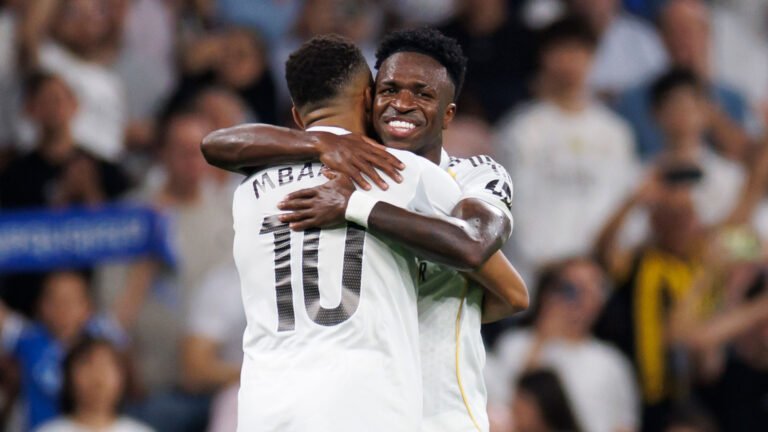 ND PREVIA OLYMPIACOS RM 07 ALEGRIA VINICIUSALEGRIA VINICIUS MBAPPE DB16900