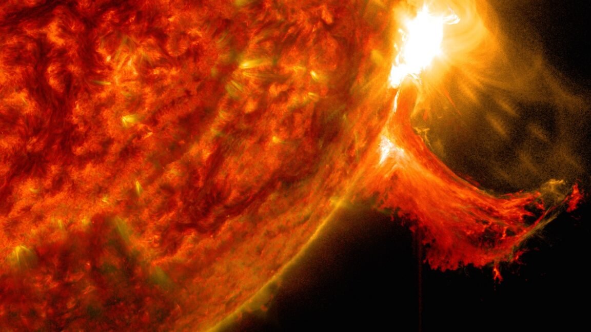 An explosion 92 million miles away just grounded Jeff Bezos’ New Glenn rocket 1 Oct 2 M7pt3 Flare 171 304 131 Crop 1152x648 1762966677