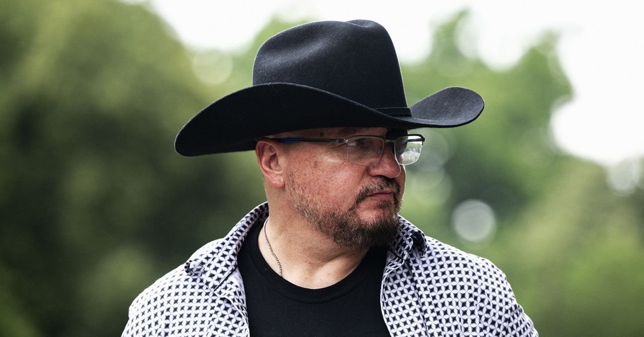 Stewart Rhodes Relaunched the Oath Keepers. Even Old Oath Keepers Don't Care 1 Stewart Rhodes Relaunched Oathkeepers Politics 2218290830