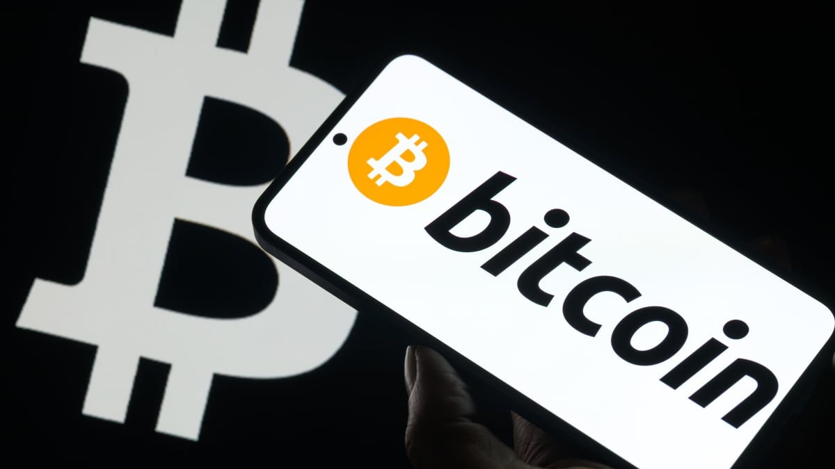 Bitcoin price plunges below 6-month low. This is why. 1 hero