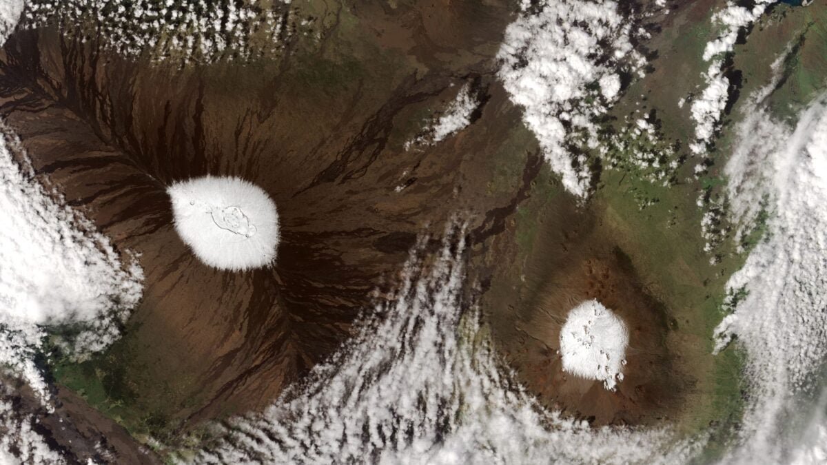 snow on maunaloa and maunakea