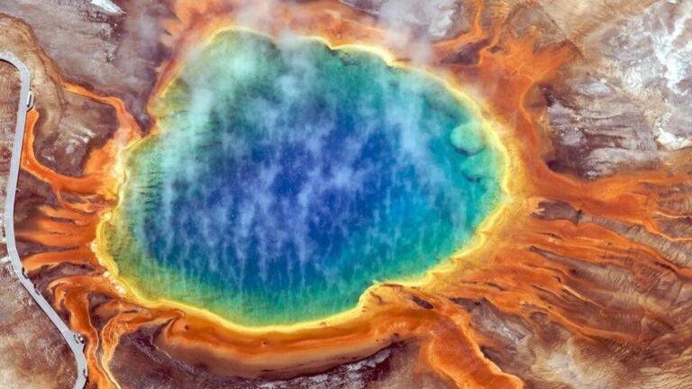 yellowstone hot spring 1200x675