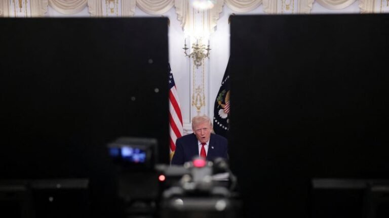 2025 11 28t000029z 1911771726 rc2b5iagltmg rtrmadp 3 usa thanksgiving trump