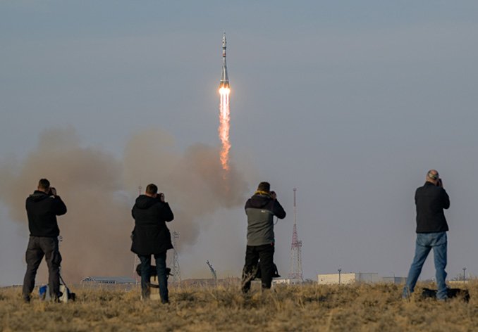 20251127 Soyuz Launch Photogs Image