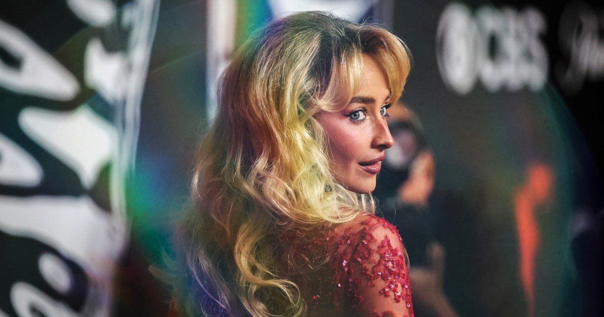 251202 sabrina carpenter ew 1148a 5d5066