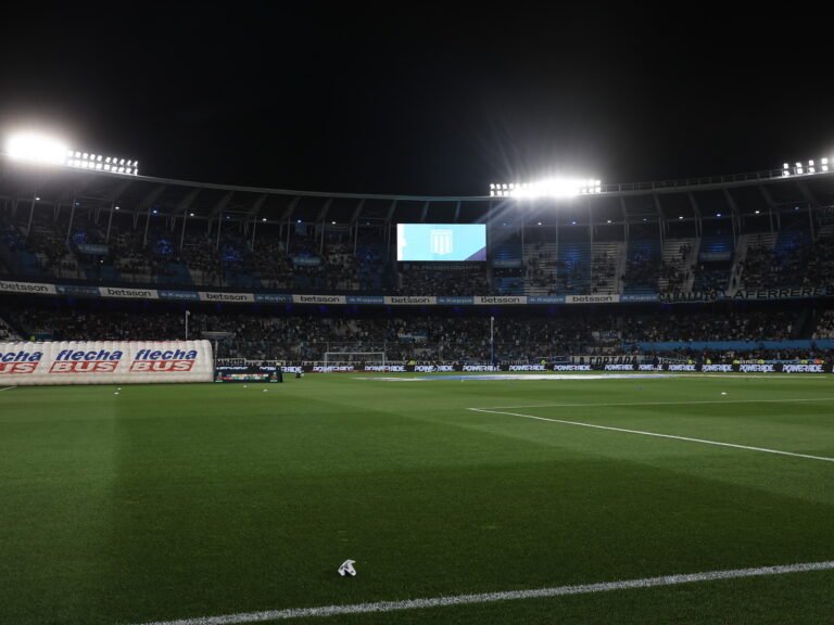 R0vOKGGKM 2000x1500 1