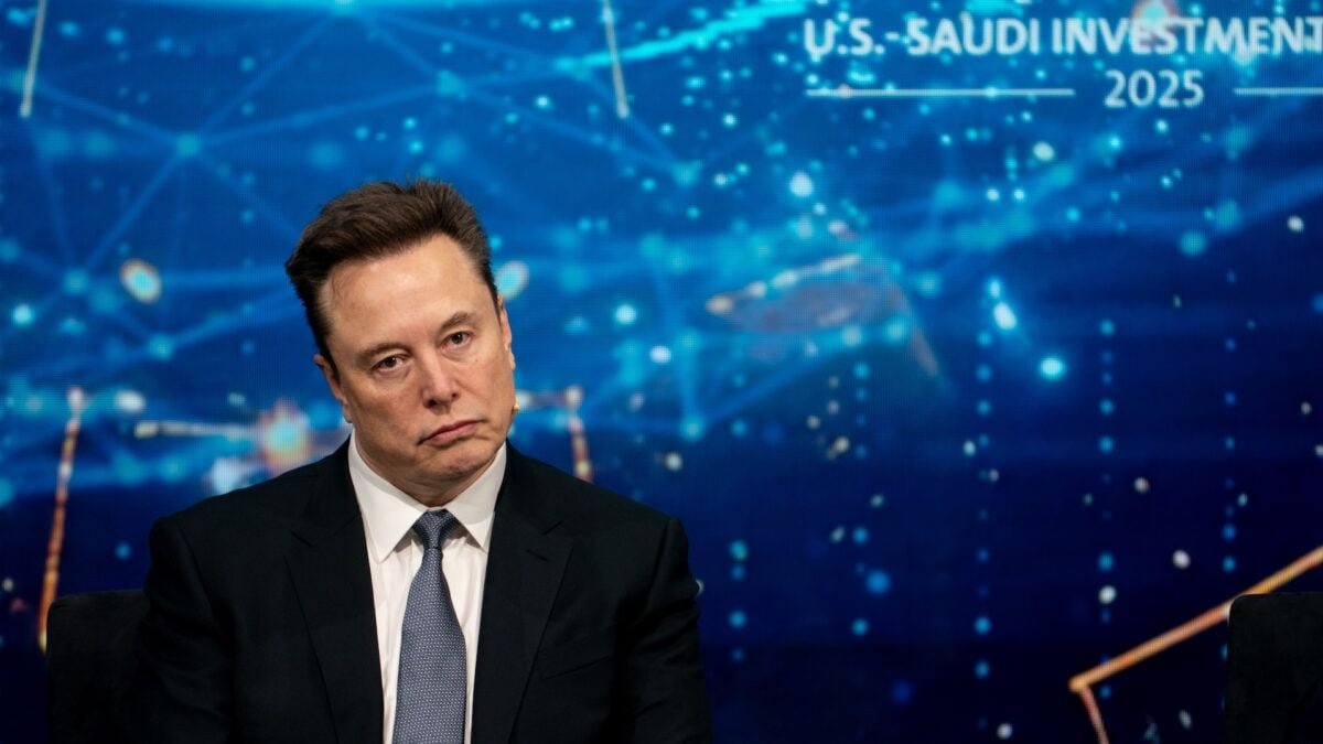 elon musk head tilt