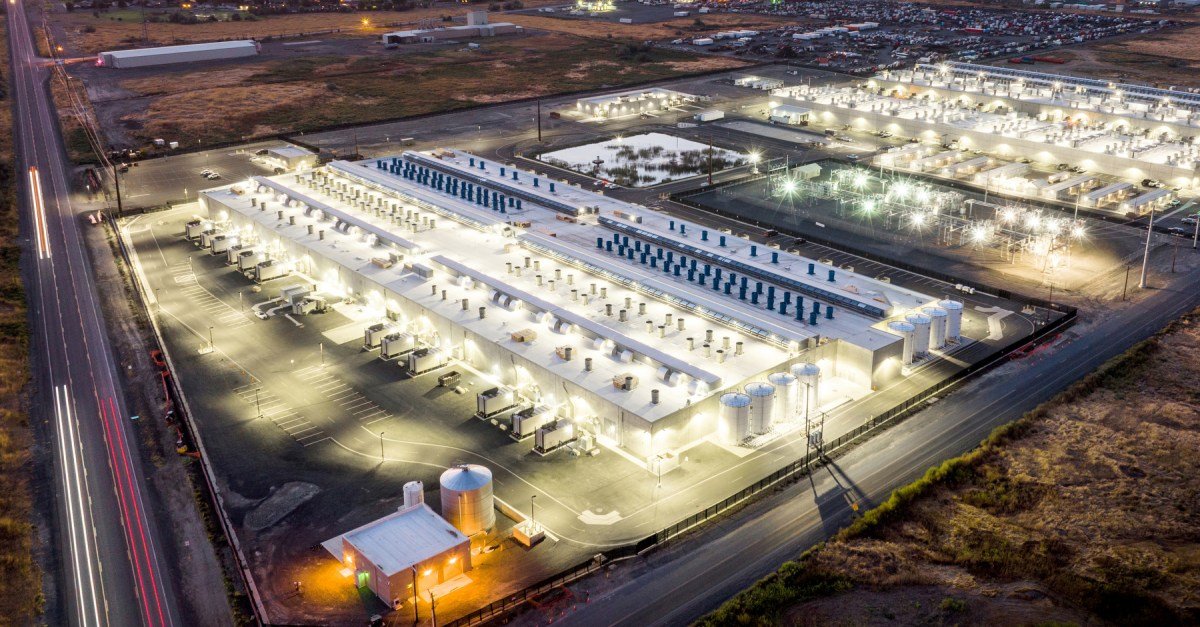 hero 001 10 gallery data center drone cropped copy