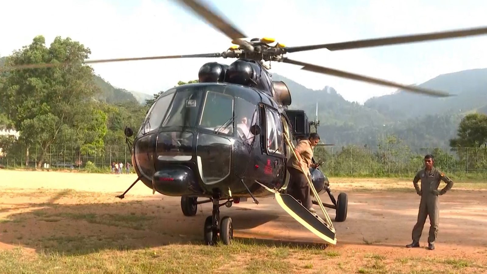 sri lanka flooding mudslides airlift helicopter minelle fernandez 1764699546