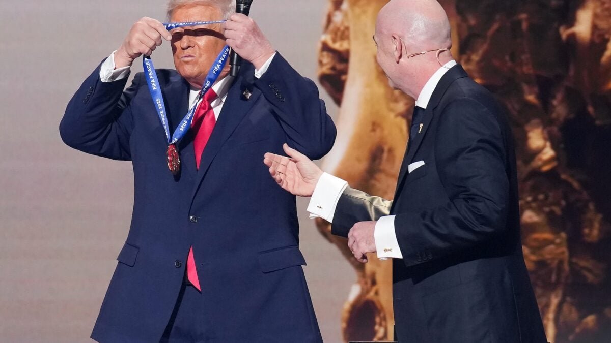 trump gives himself peace prize