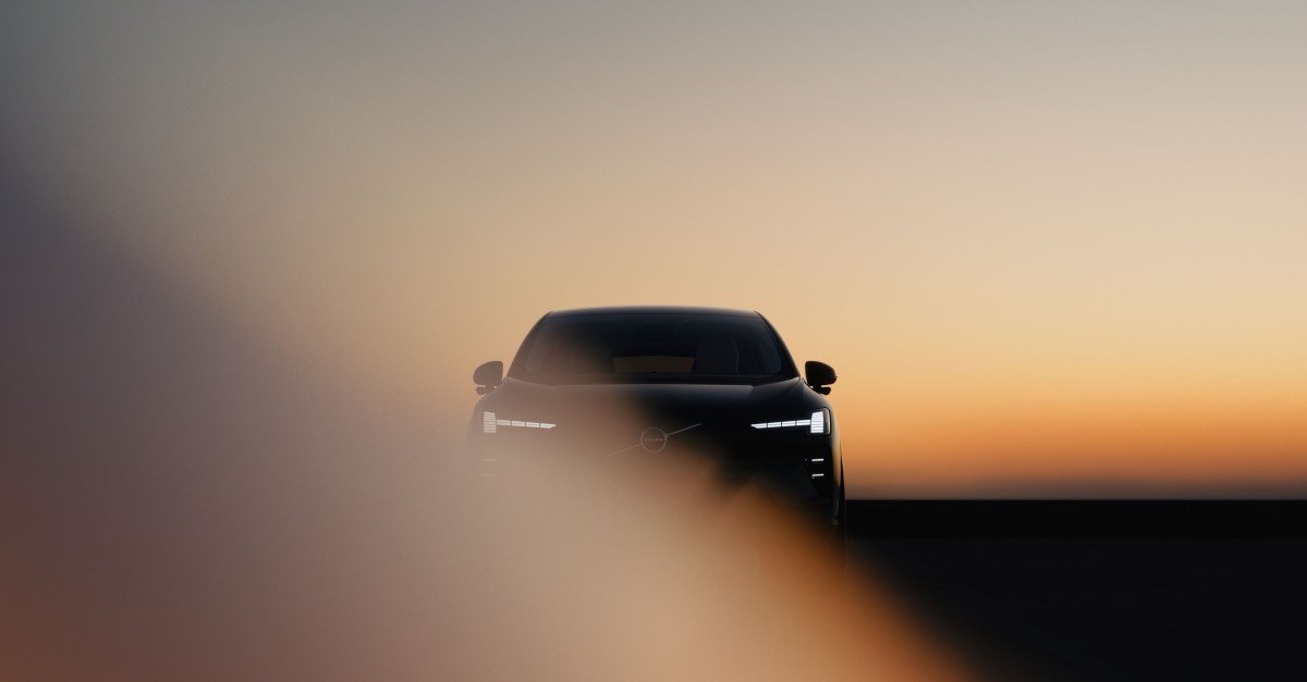 HERO IMAGE Volvo EX60 Exterior Front