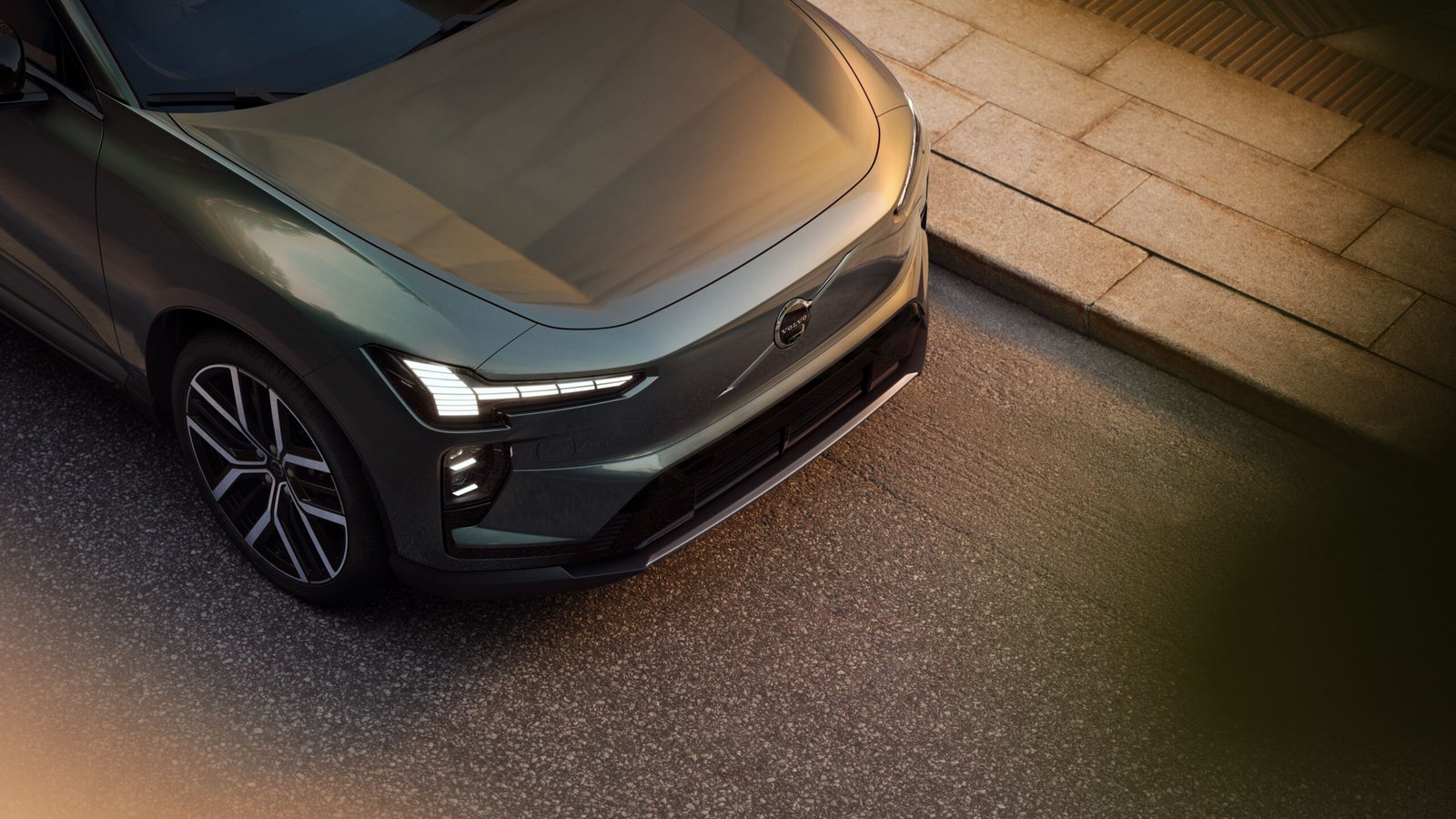 JPG Full TIM 1154 EX60 DETAIL HIGH FRONT