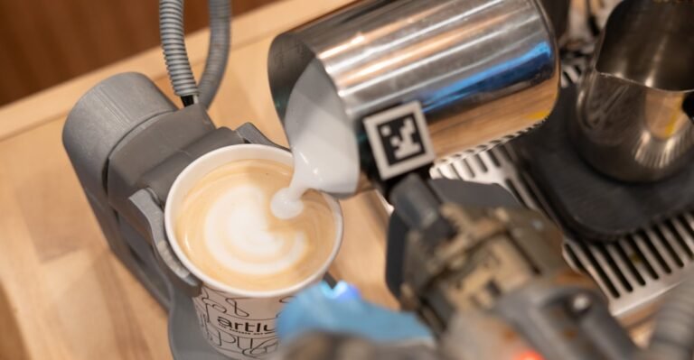 268304 Artly Robot Barista AJohnson 0013