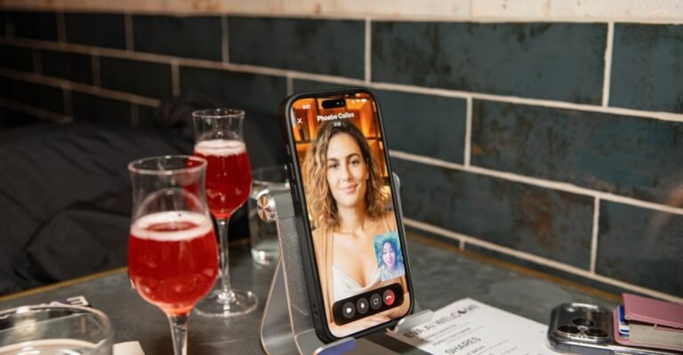 268345 Cafe AI Date AKrales 0039