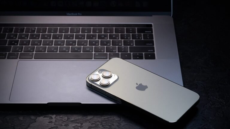 iphone and macbook pro 1152x648 1770243377