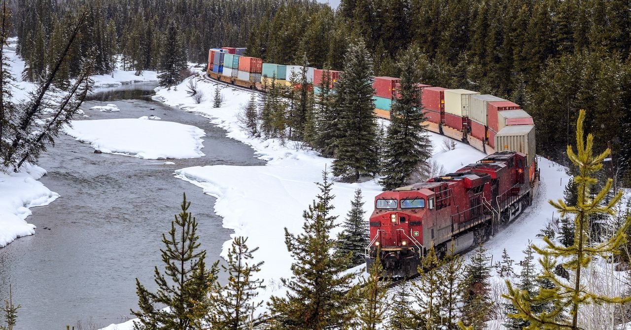 Why Can a Single Train Locomotives Pull So Much Weight Science 1865711837