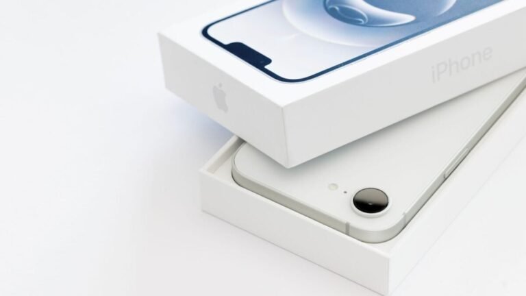 iPhone 16e In White 1 1200x675