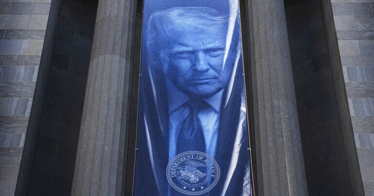 pol trump banners 2262176900