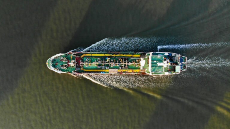 Tanker Strait of Hormuz 1152x648
