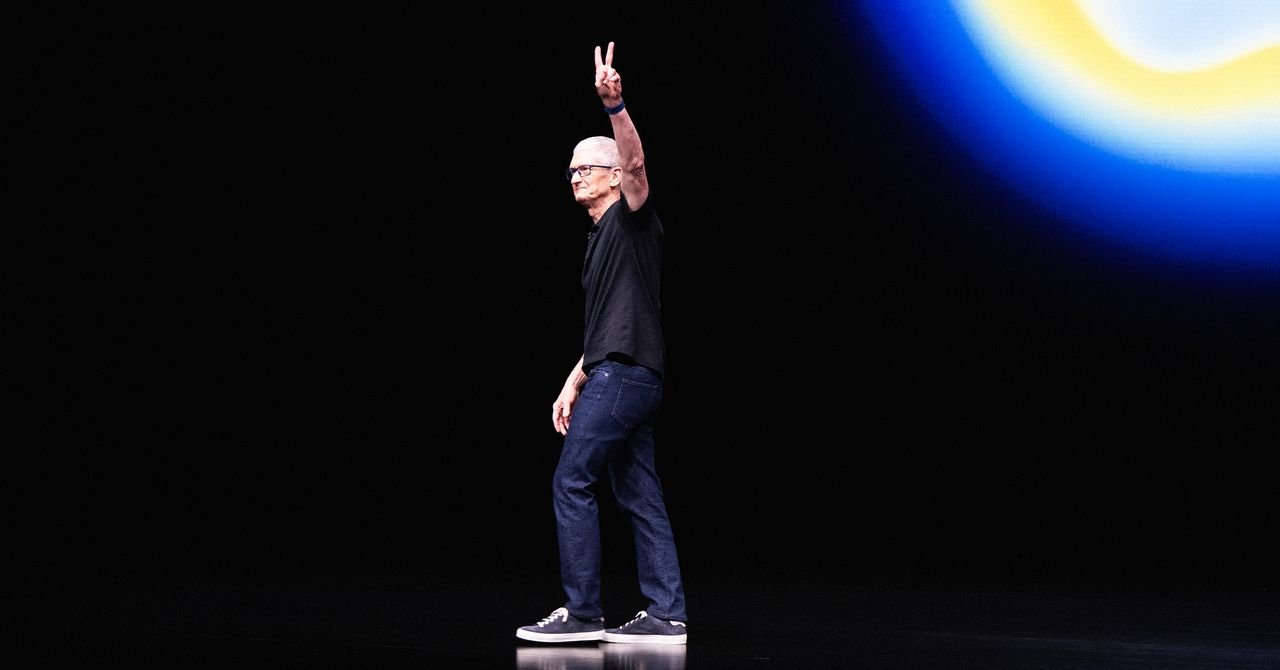 tim Cook Steps Down Business 2233926949