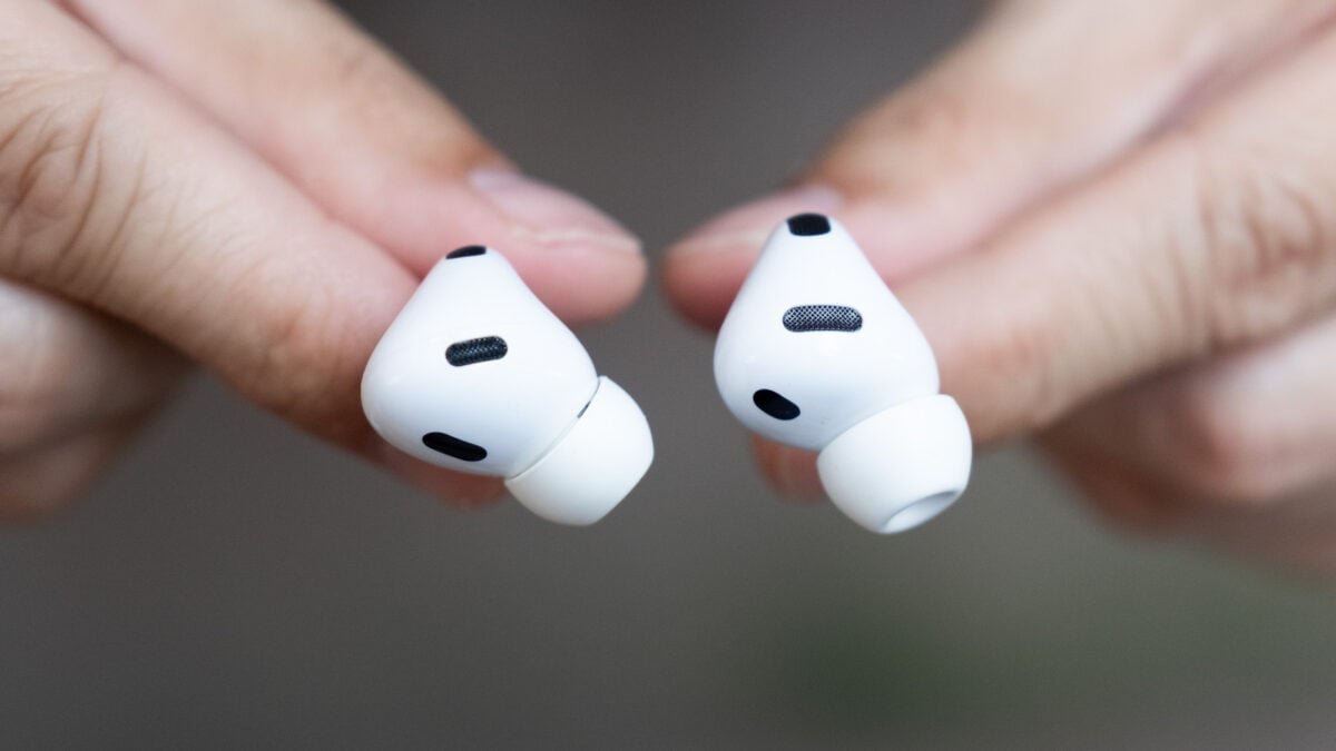 Apple AirPods Pro 3 Review 1