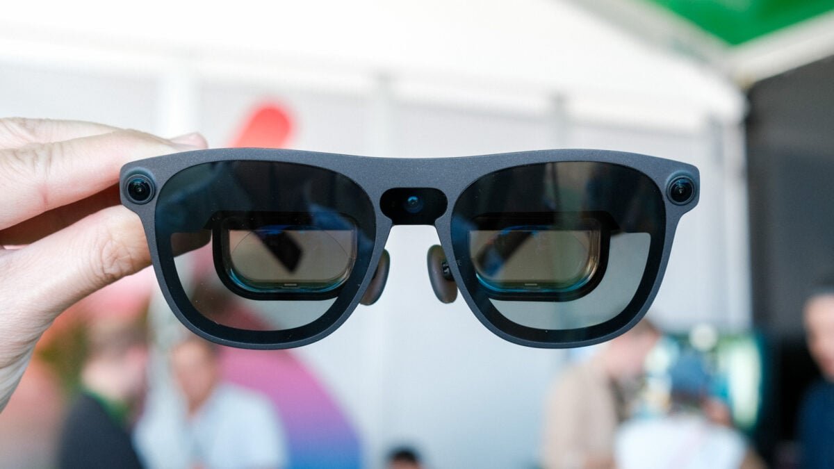Google Xreal Project Aura XR Smart Glasses Hands On 04