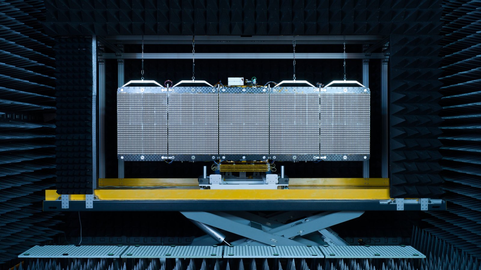 ICEYE anechoic chamber 01 5x4