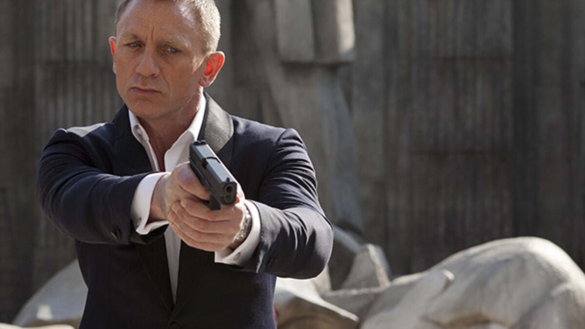 daniel craig james bond gun