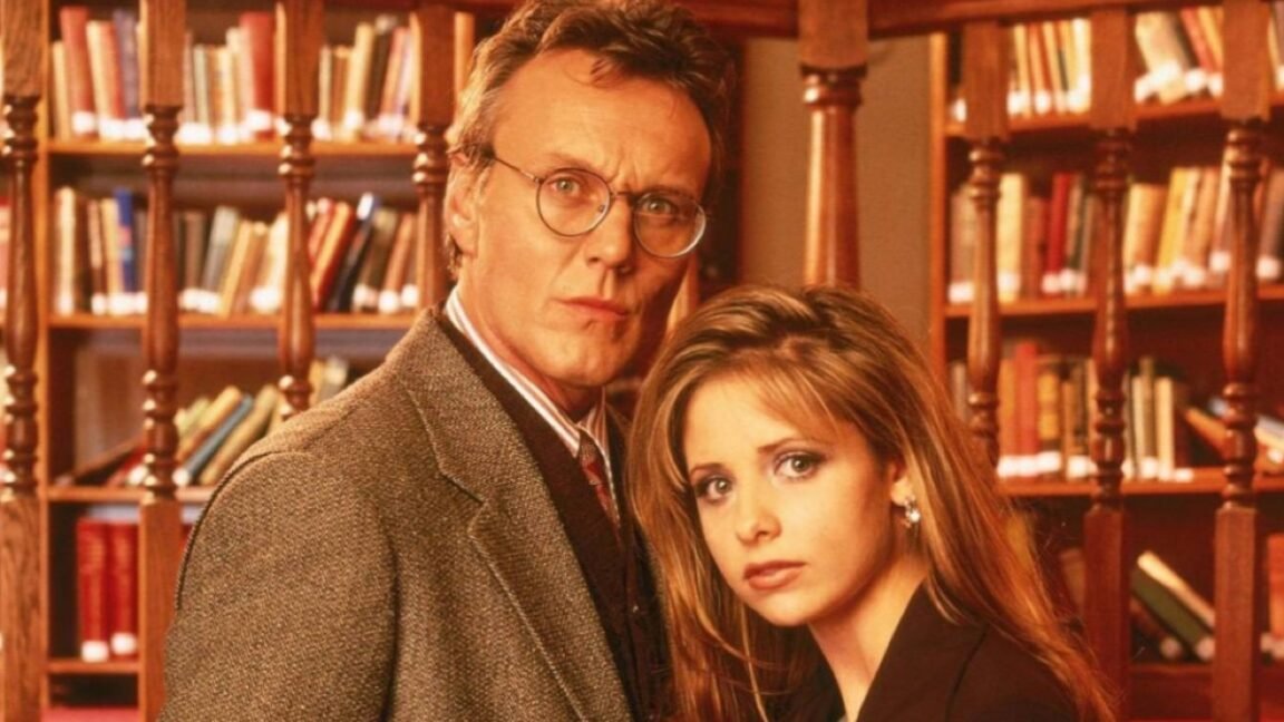 giles TOP