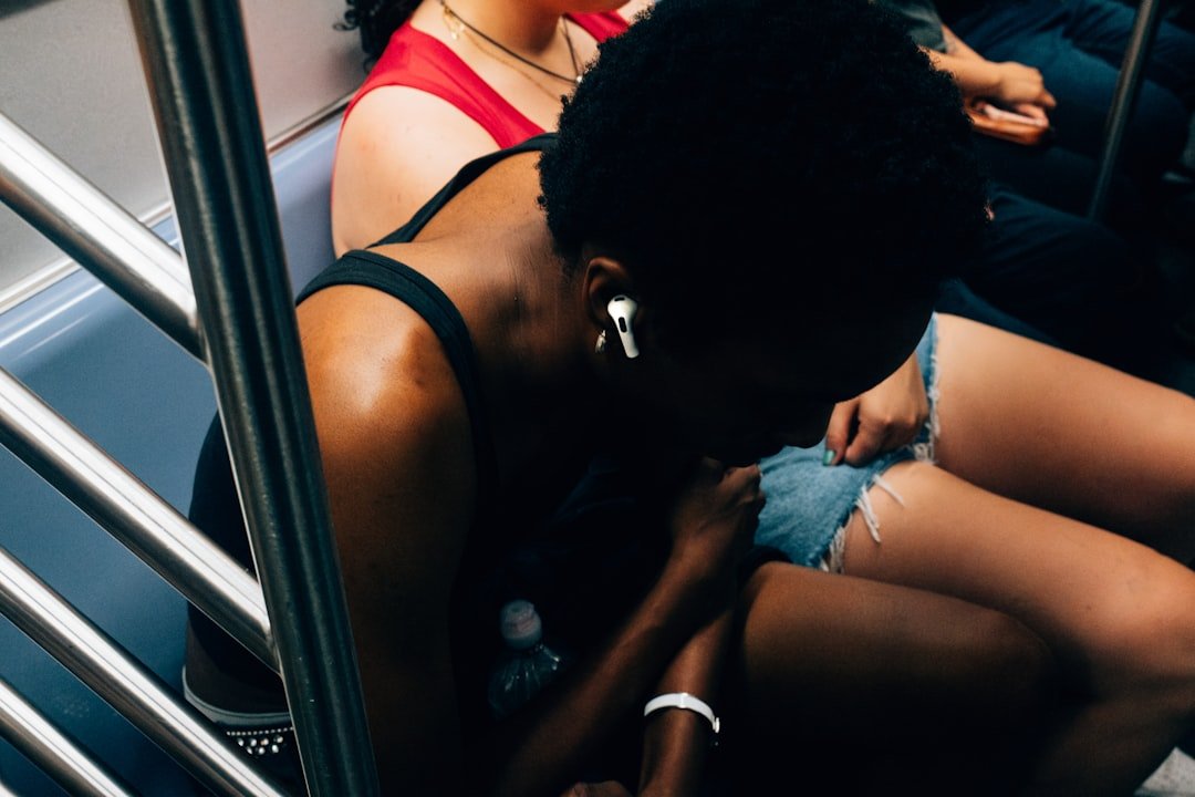 photo 1695112956255 8878a4443236