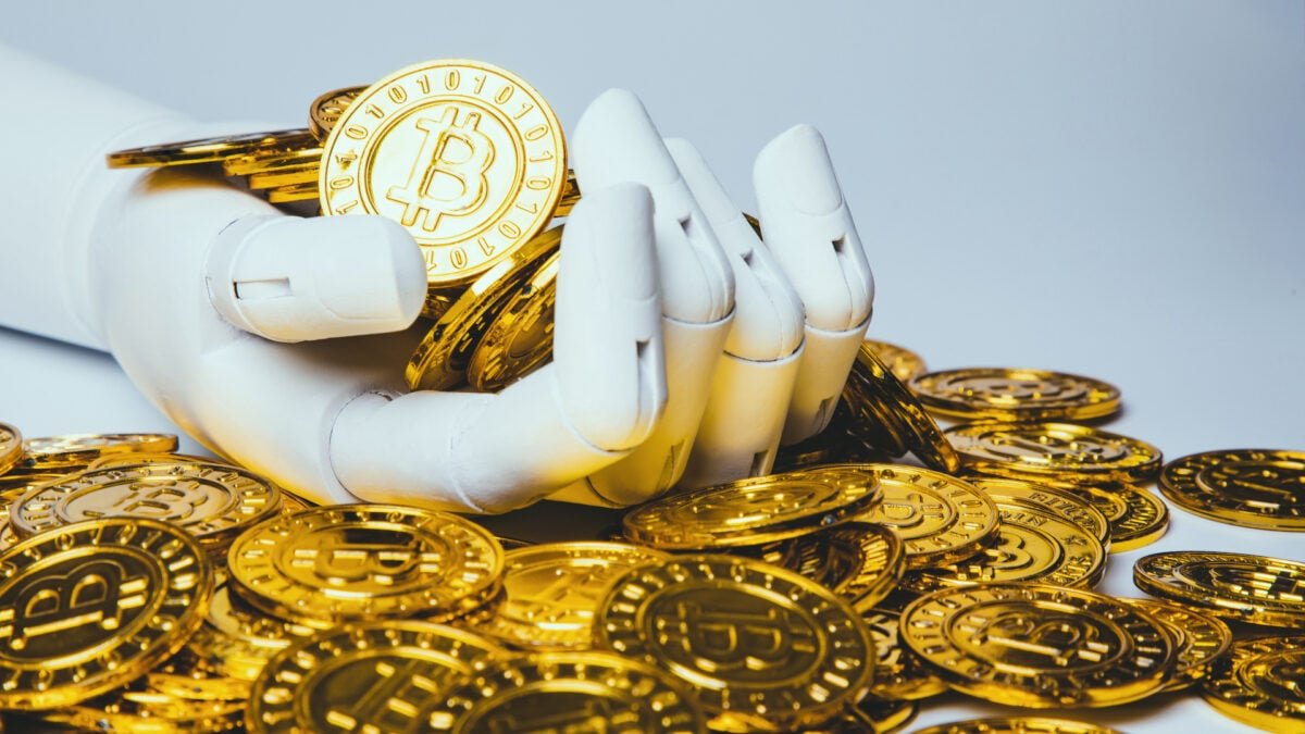 robot hodling bitcoin