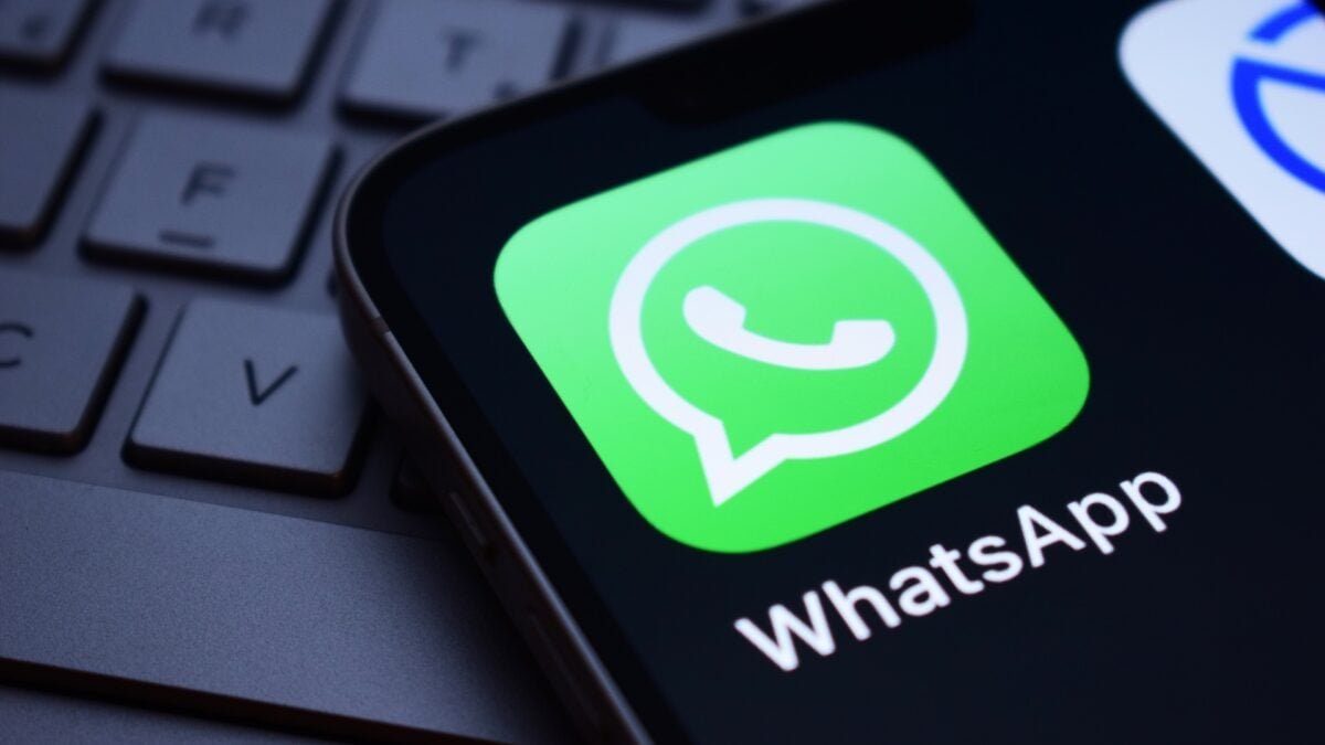 whatsapp shutterstock