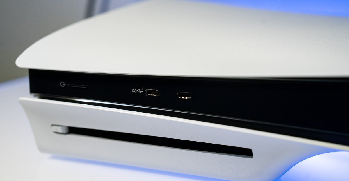 110923 new Playstation 5 Slim ADiBenedetto 0004